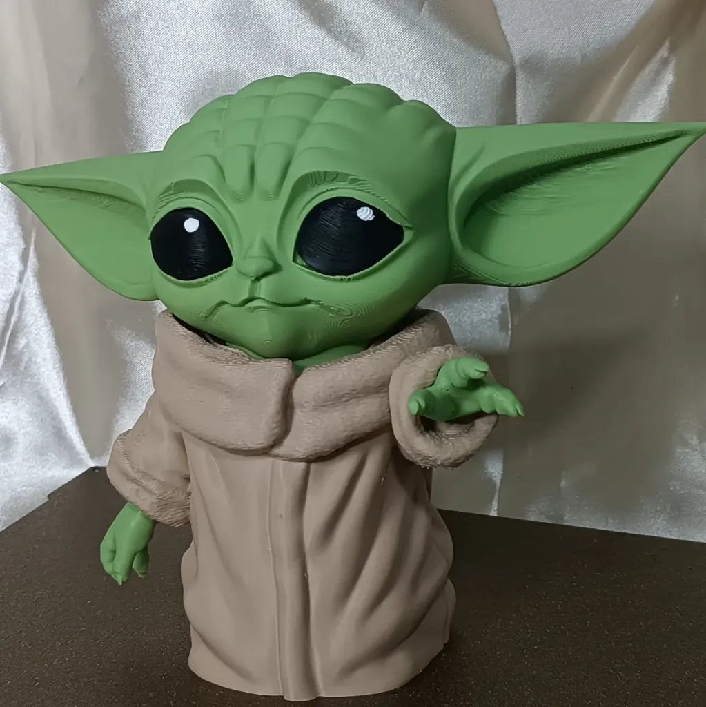 [B] Baby Yoda - med
